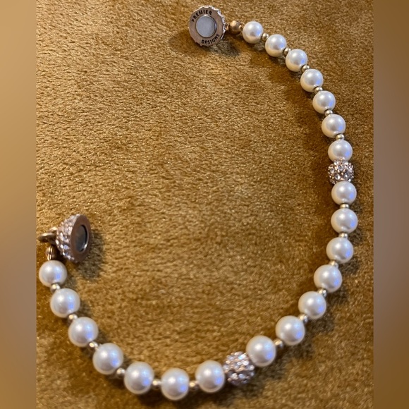 Premier Design Pearl Set - Picture 2 of 4